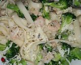 Foto langkah ke 5 dari resep Fettuccine with shrimp and broccoli.