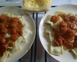 Foto del paso 5 de la receta: Ravioles con salsa y salchichas de Viena