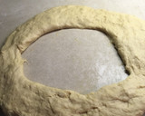 Foto del paso 2 de la receta: Rosca de reyes rellena