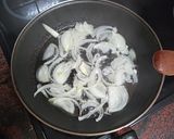 Foto del paso 4 de la receta Muslitos de pollo sobre cama de papas y verduras al horno