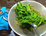 Foto langkah ke 6 dari resep Resep Tumis Kangkung Simple Tetap Hijau.