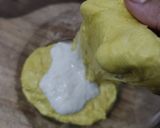 Foto langkah ke 3 dari resep Kunyit Chia Seed Sourdough Bread.