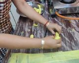 बेसन की खांडवी (Besan ki khandvi recipe in hindi) रेसिपी चरण 4 फोटो