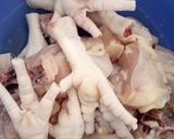 Foto langkah ke 1 dari resep Sop ayam ceker.