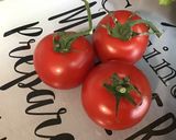 Une image de l'étape 2 de Salade de tomates tricolores à la laitue rougette et mozzarella di buffala.