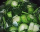 Foto langkah ke 4 dari resep Sayur Bayam Oyong Bumbu Kencur.