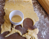 Foto del paso 3 de la receta: Galletas de mandarina y lima rellenas con su azucarado de cítricos