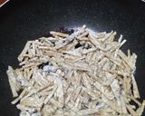 Foto langkah ke 2 dari resep Tumis Bunga Pepaya dan Tempe.