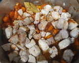 Foto del paso 5 de la receta: Estofado de cerdo con patata, boniato y setas