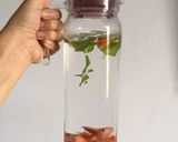 Foto langkah ke 7 dari resep Infused Water Strawberry Mint.
