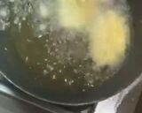 A picture of step 6 of Indonesian deep fried corn fritters.