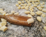 Foto del paso 3 de la receta: Ñoquis de queso Port Salut fáciles y rápidos