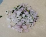 A picture of step 3 of Onion paratha.