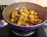 A picture of step 7 of Chicken Stew with Basil & Dry Red Chilli.