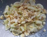 Foto langkah ke 4 dari resep Tumis Timun Telur.