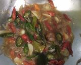 Foto langkah ke 3 dari resep Oseng Ikan Keranjang.