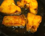 A picture of step 1 of Rui Macher Jhaal (Rohu Fish Curry).
