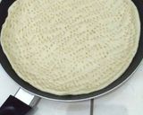 Foto langkah ke 8 dari resep Pizza Sosis Teflon.