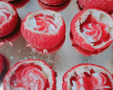 Foto del passaggio 7 della ricetta Bignè craquelin con panna e lamponi