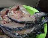 Foto langkah ke 1 dari resep Ikan bakar Bumbu pedas kuning.