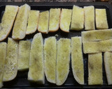 Foto del paso 2 de la receta: Bastones de pan torrao sobrante