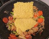 Currys wok 🍳 tészta 🍜 zöldségekkel 🥕🌶️🥦 és ➕ lilakáposztával 🥬 recept fázis 2 fotója