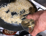 Foto del paso 1 de la receta: Risotto de setas con lomo de dos colores