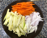 Foto del paso 1 de la receta: Noodles con pollo y verduras
