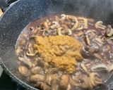 Une image de l'étape 16 de Sauté de veau aux champignons bruns.