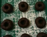 Foto langkah ke 3 dari resep Donat Coklat Kacang.