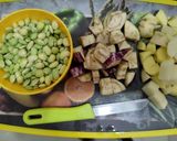 भंडारी स्टाईल पावटयाच्या शेंगाची भाजी (Pavtyachya Shenganchi Bhaji Recipe In Marathi) रेसिपी स्टेप 1 फोटो