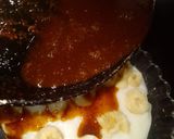 A picture of step 2 of Banoffee pie.