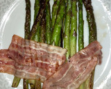 Foto del paso 4 de la receta: Espárragos grillados con tocino y Bife.