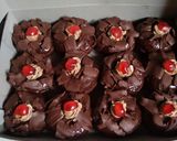 Foto langkah ke 5 dari resep Donat black forest.