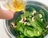 Foto del paso 2 de la receta: Ensalada de espinaca, champiñones y manzana