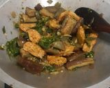 Foto langkah ke 5 dari resep Oseng Tempe Terong Ikan Kapas.