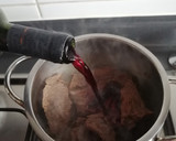 Foto del paso 2 de la receta: Carne al vino tinto con verduras salteadas
