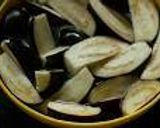 A picture of step 1 of Dahi Baingan.