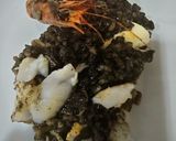 Foto del paso 6 de la receta: Arroz negro ⚫️ con gambas rojas y tiras de bacalao