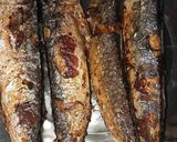 Foto langkah ke 2 dari resep Tumis Ikan Asin dan Tomat Hijau.