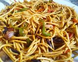 A picture of step 5 of Mushroom chowmein.