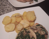 Foto del paso 11 de la receta: Pollo relleno c/salsa de champiñones y papas al horno