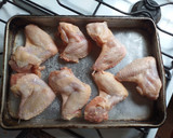 Foto del paso 2 de la receta: Alitas al horno + Sopa = Almuerzo p/ti, y cena para el perro 🐶