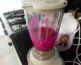 Foto langkah ke 2 dari resep Dragonfruit Smoothie Bowl.