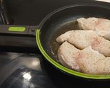 Foto del paso 3 de la receta: Tintorera a la plancha con Piquillos y Pesto