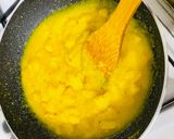 A picture of step 4 of Caramelized Pineapple Suji Halwa.