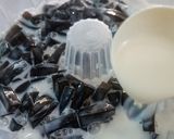 Foto langkah ke 2 dari resep Pudding Mozaik Cincau.