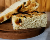 Foto del paso 8 de la receta: Focaccia con tomates secos, romero y olivas negras. Fácil y rápida, sin amasar. 🍅🫒🍞