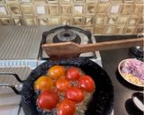 A picture of step 2 of Tomato Bharta.