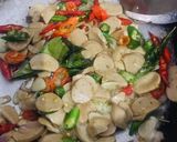 Foto langkah ke 1 dari resep Tumis kol bakso.